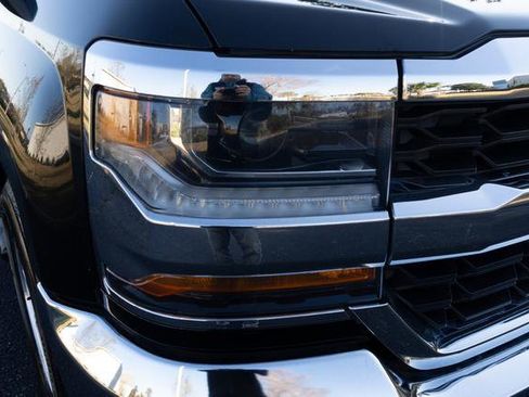 Used 2018 Chevrolet Silverado 1500 LT w/ All Star Edition image 35