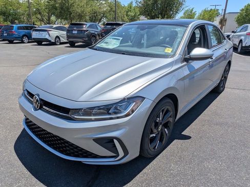 New 2025 Volkswagen Jetta SE image 9