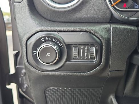 Certified 2020 Jeep Wrangler Unlimited Sahara image 22