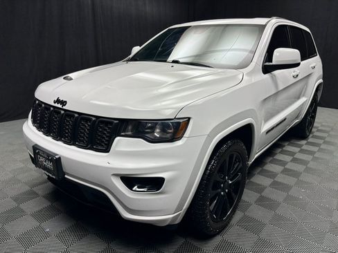 Used 2017 Jeep Grand Cherokee Altitude AWD/4WD image 2