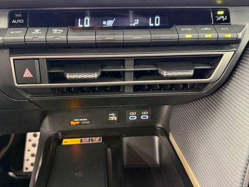 Used 2026 Toyota Camry SE FWD image 35