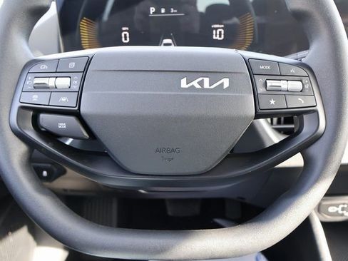 New 2025 Kia K4 LXS image 28