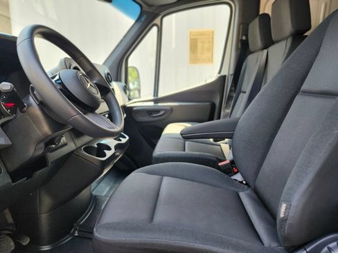 Used 2025 Mercedes-Benz Sprinter 2500 image 16