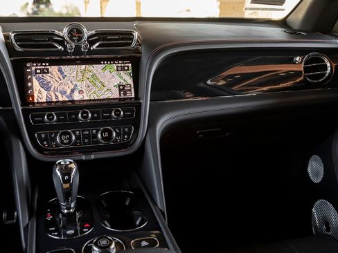 Certified 2022 Bentley Bentayga AWD/4WD image 25