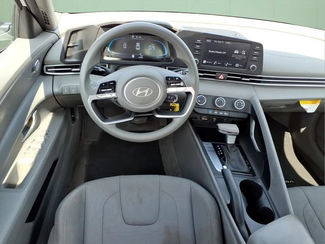 Used 2025 Hyundai Elantra SE FWD image 18