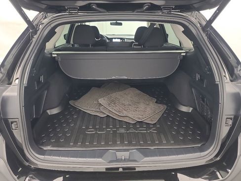 Used 2025 Subaru Outback Premium AWD/4WD image 17