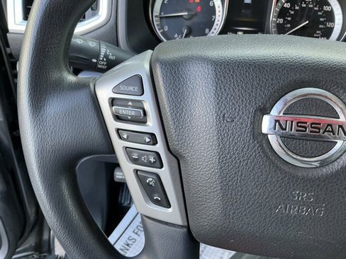 Used 2018 Nissan Titan SV image 28