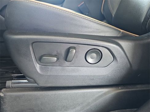 Used 2022 GMC Yukon XL AT4 w/ AT4 Premium Plus Package image 22