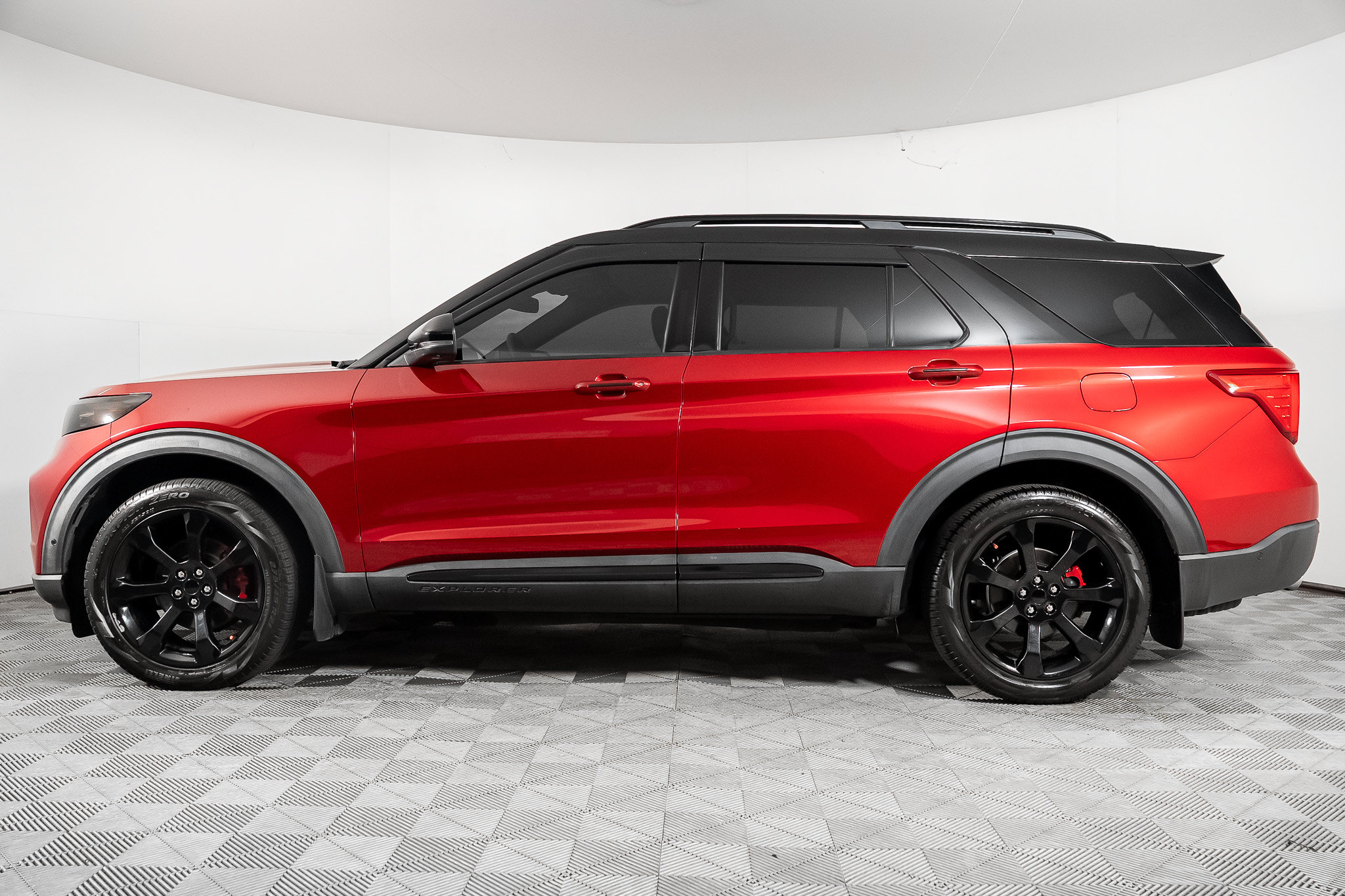 Used 2020 Ford Explorer Platinum w/ Premium Technology Package AWD/4WD image 13