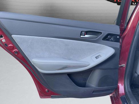 Used 2019 Toyota Avalon Touring w/ Advanced Safety Package image 18