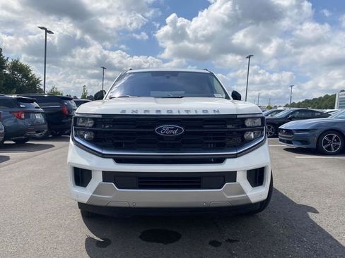 New 2025 Ford Expedition Max Platinum w/ Driver's Package image 8