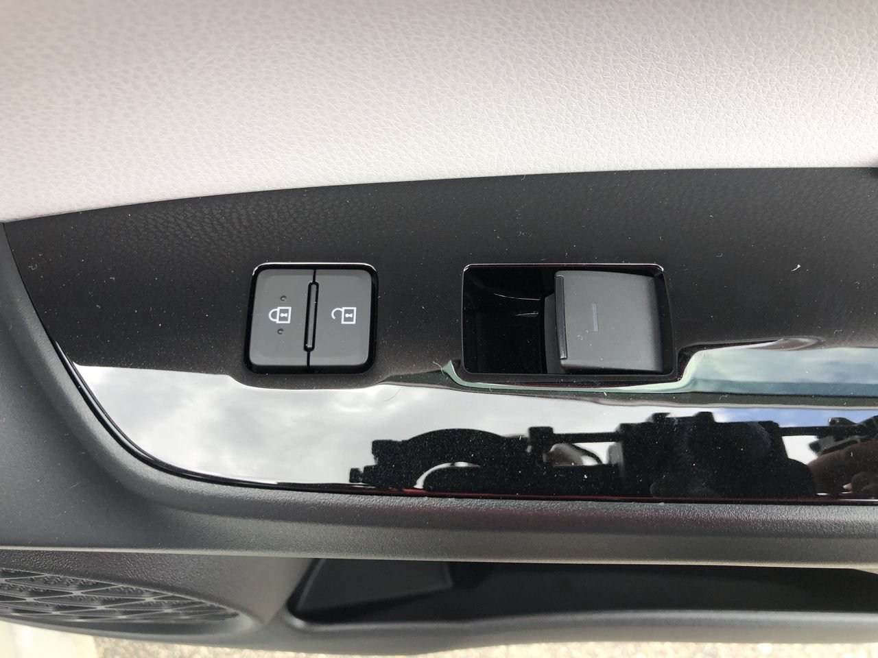 Used 2020 Toyota Prius Limited FWD image 40