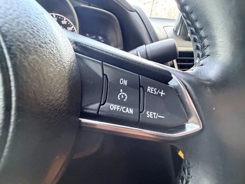 Used 2018 MAZDA MAZDA3 Touring image 11