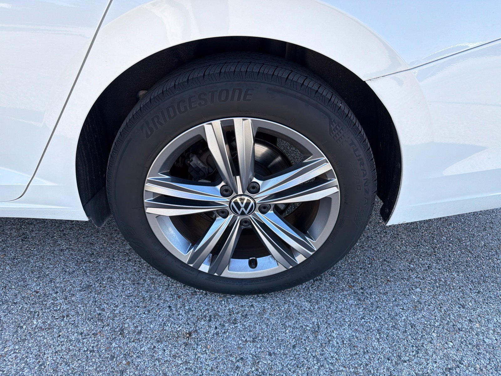 Used 2023 Volkswagen Jetta SE w/ Panoramic Sunroof Package FWD image 9