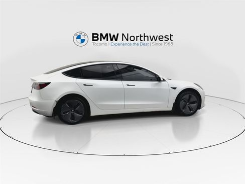 Used 2017 Tesla Model 3 Standard Range image 4