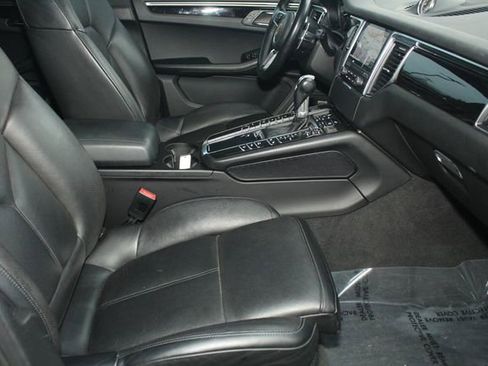 Used 2018 Porsche Macan S image 26
