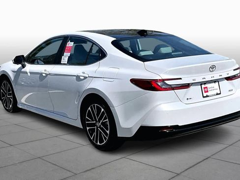 Used 2025 Toyota Camry XLE image 12