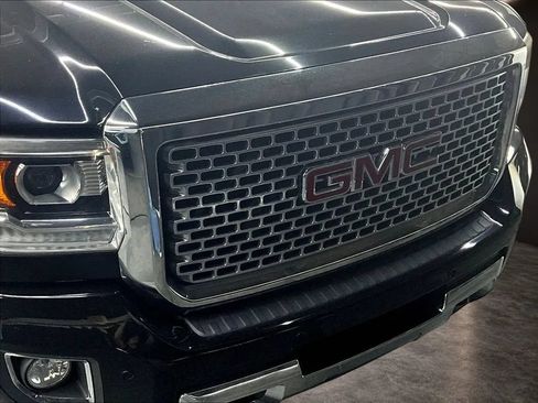 Used 2016 GMC Sierra 2500 Denali w/ Duramax Plus Package AWD/4WD image 29