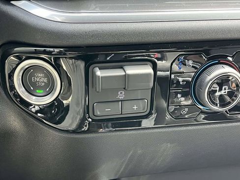 New 2026 Chevrolet Silverado 1500 High Country AWD/4WD image 18