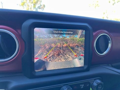 Used 2023 Jeep Gladiator Rubicon image 16