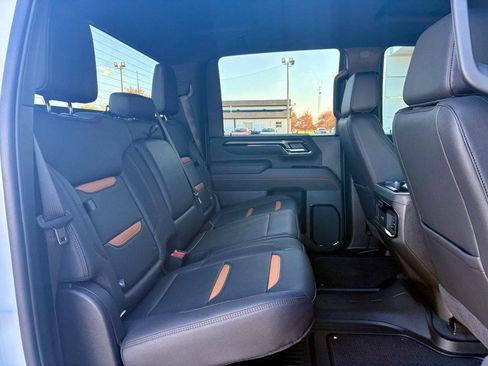 Used 2025 GMC Sierra 2500 AT4 image 12