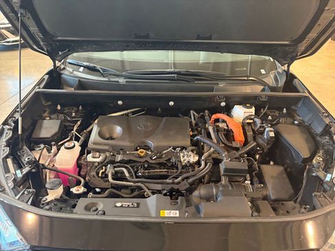 Used 2025 Toyota RAV4 LE image 31