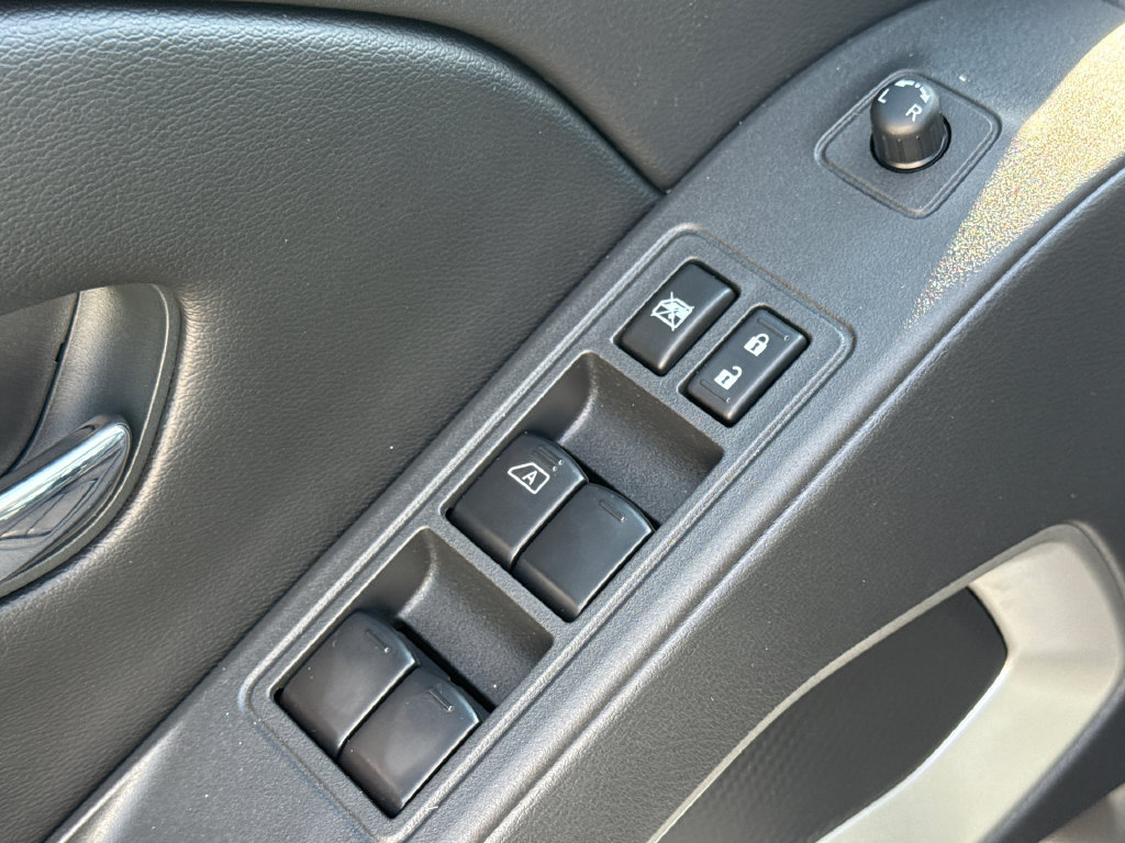 Used 2025 Nissan Frontier SV AWD/4WD image 18