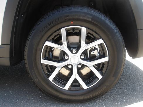 New 2025 Jeep Grand Cherokee L Limited w/ Luxury Tech Group II image 11