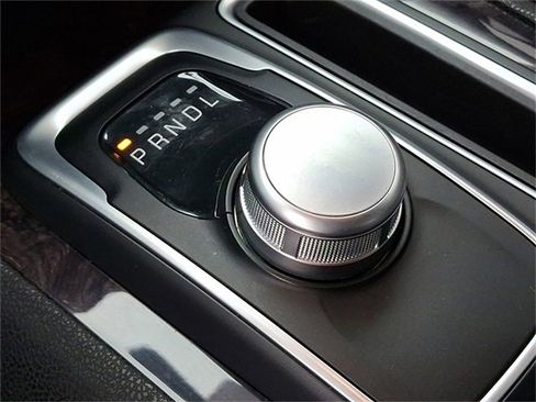 Used 2019 Chrysler 300 Limited image 14