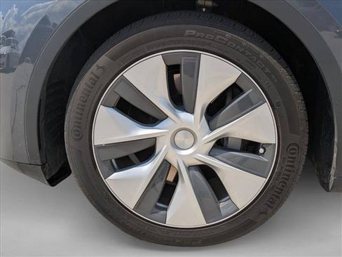 Used 2022 Tesla Model Y Long Range AWD/4WD image 9