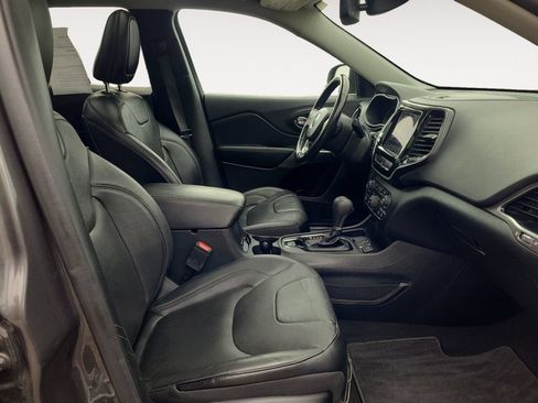 Used 2021 Jeep Cherokee Limited FWD image 15