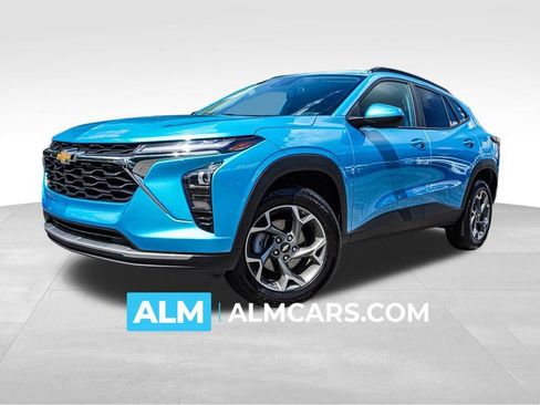 Used 2025 Chevrolet Trax LT FWD image 1