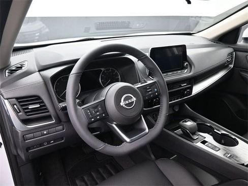 Used 2024 Nissan Rogue SV w/ SV Premium Package image 33