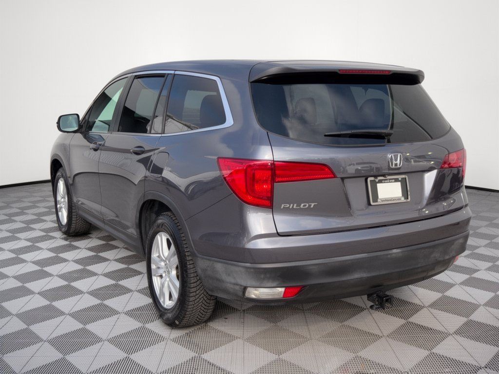 Used 2016 Honda Pilot LX image 3