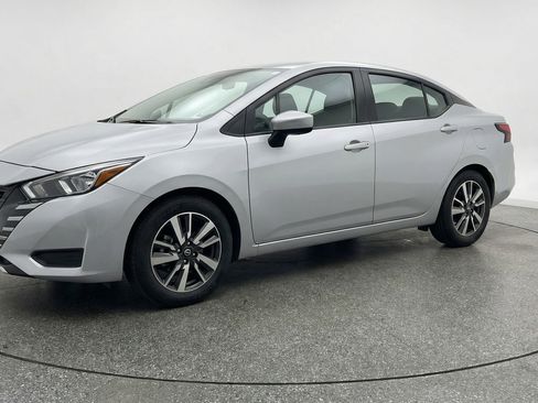Used 2025 Nissan Versa SV FWD image 3