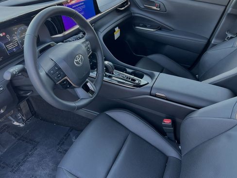 New 2025 Toyota Crown Signia image 9