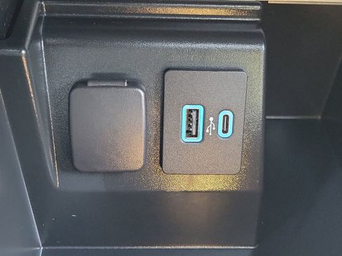 Used 2023 Ford Explorer Limited w/ Limited Technology Package image 32