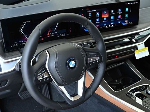 Used 2026 BMW X5 xDrive50e image 10