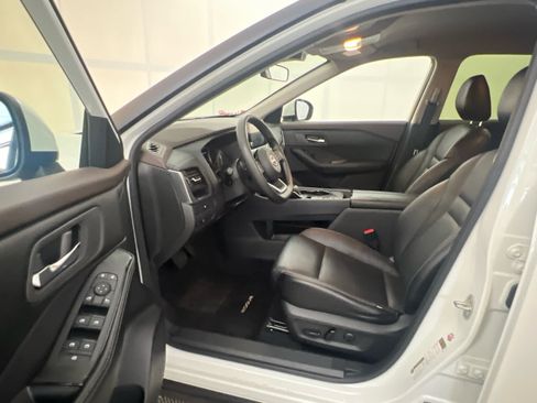 Used 2023 Nissan Rogue SV FWD image 15