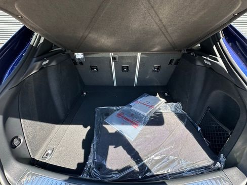 Used 2025 Porsche Macan image 32