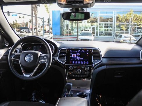 Used 2019 Jeep Grand Cherokee Altitude image 16