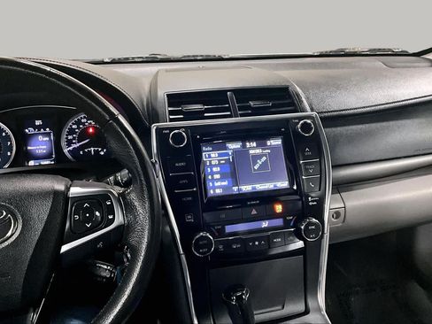 Used 2017 Toyota Camry XLE FWD image 7