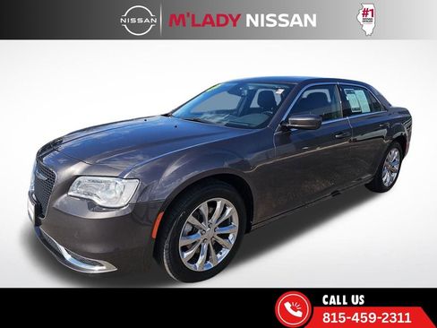 Used 2022 Chrysler 300 Touring image 2