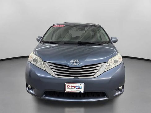 Used 2015 Toyota Sienna XLE w/ XLE Navigation Package AWD/4WD image 2