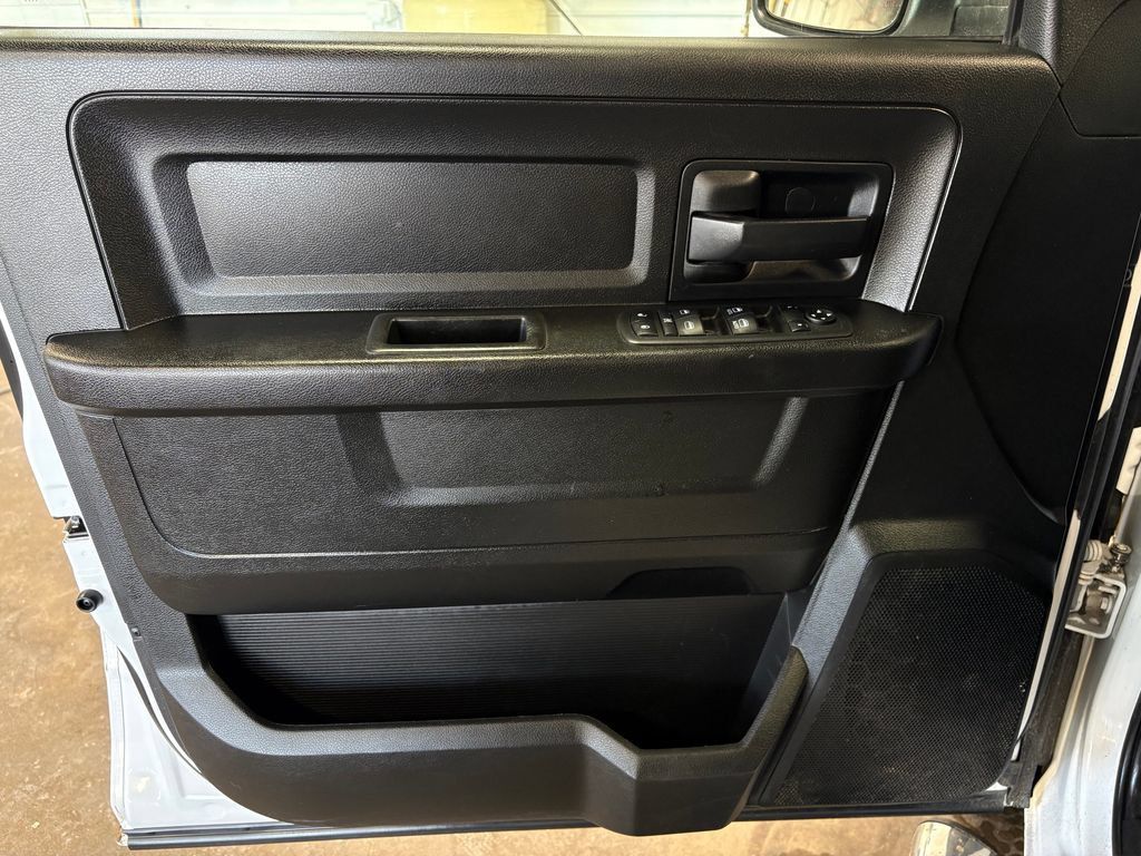 Used 2019 RAM 1500 ST w/ SXT Appearance Group AWD/4WD image 14