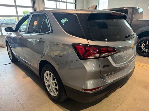 Used 2024 Chevrolet Equinox LS w/ LS Convenience Package FWD image 4