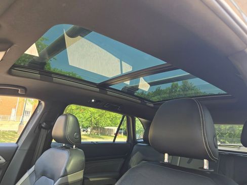 Used 2021 Volkswagen Atlas Cross Sport SEL Premium image 24