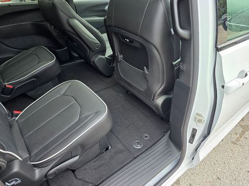 New 2026 Chrysler Pacifica Limited w/ S Appearance Package image 33