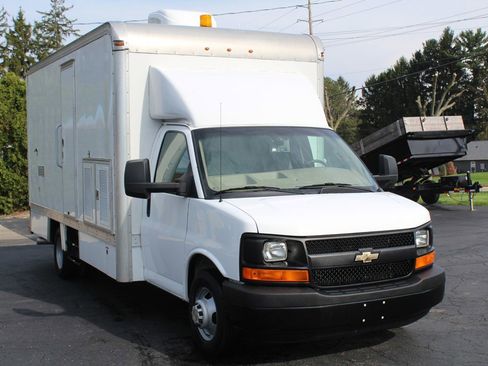 Used 2016 Chevrolet Express 4500 Extended image 10