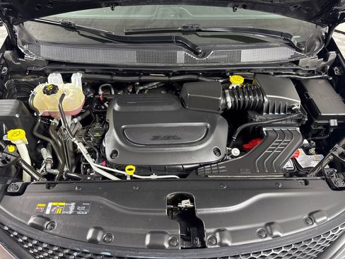 Used 2022 Chrysler Voyager LX image 30